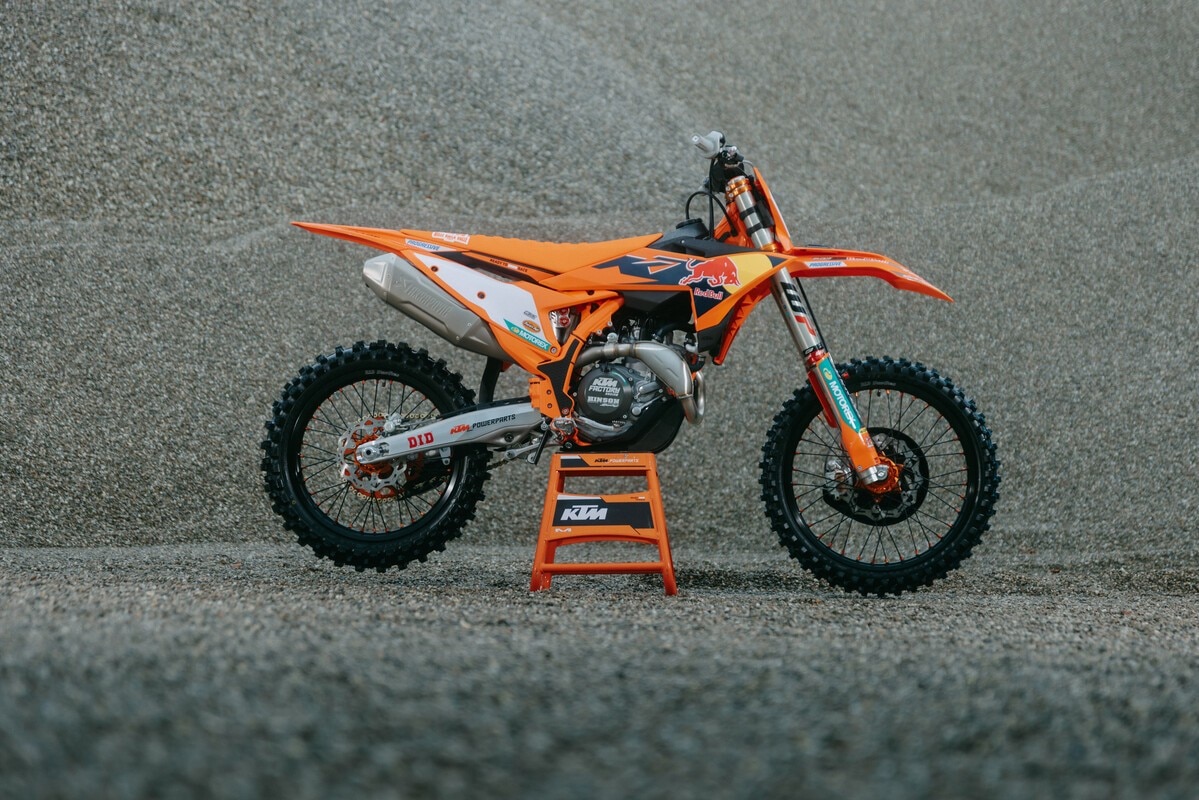 KTM presenta le nuove SX-F Factory Edition 2026